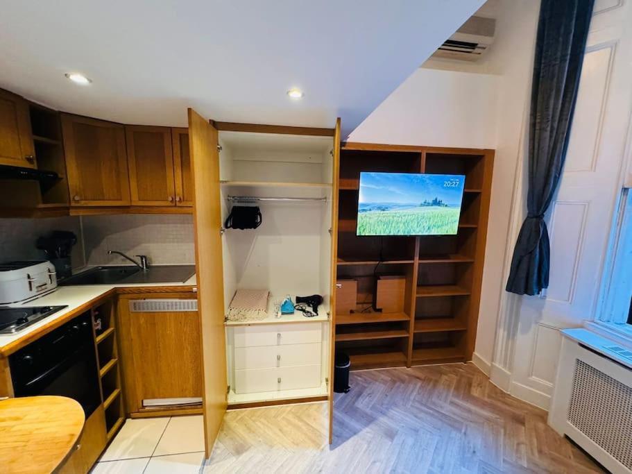 Trio'S Haven In Portebello Road London Bagian luar foto