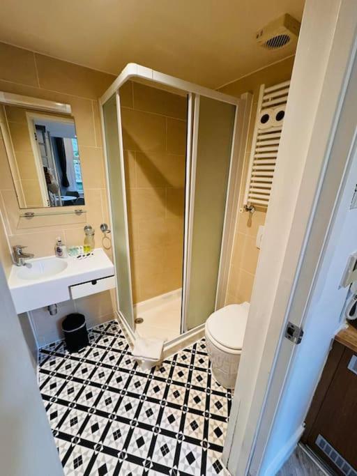 Trio'S Haven In Portebello Road London Bagian luar foto