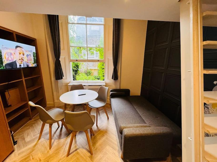 Trio'S Haven In Portebello Road London Bagian luar foto